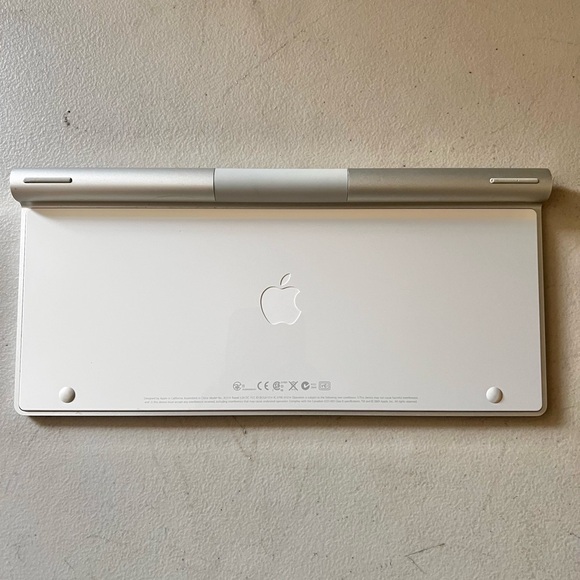 Original Apple Magic Keyboard (1) Bluetooth Wireless Model A1314 *Genuine Apple* - Picture 3 of 5